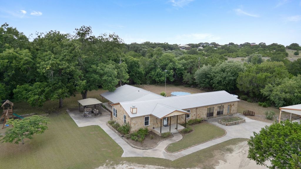 2742 County Road 1045, Lampasas