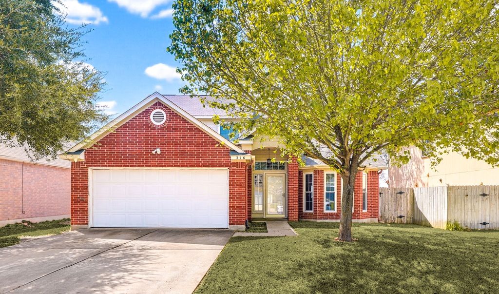 216 Sunshadow Drive, Lockhart
