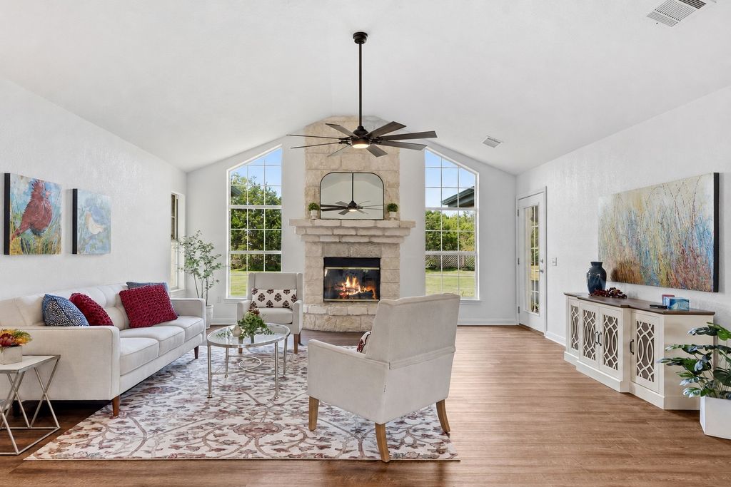 207 Meadow Oaks Drive, Dripping Springs