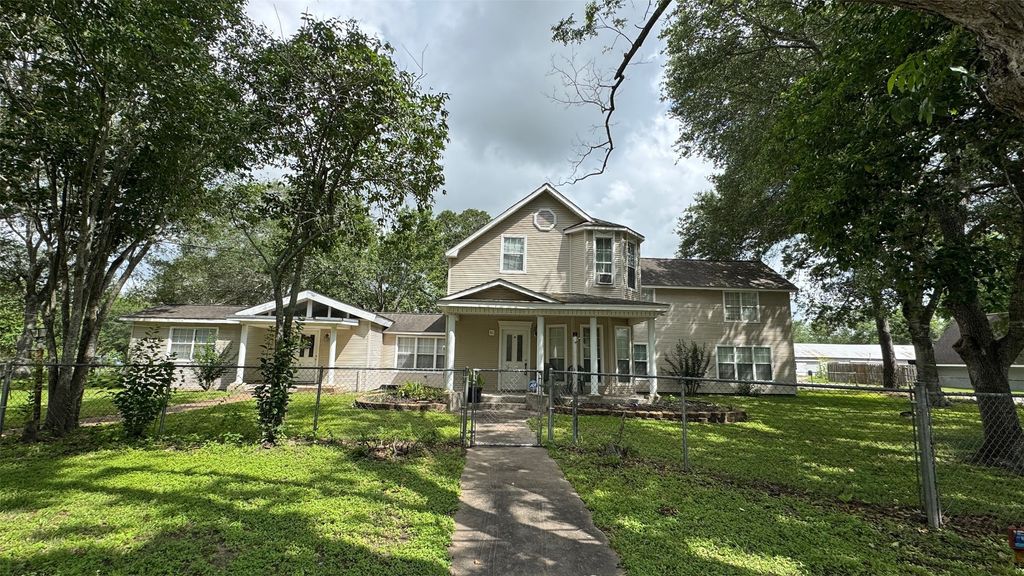 411 E Church Street, El Campo