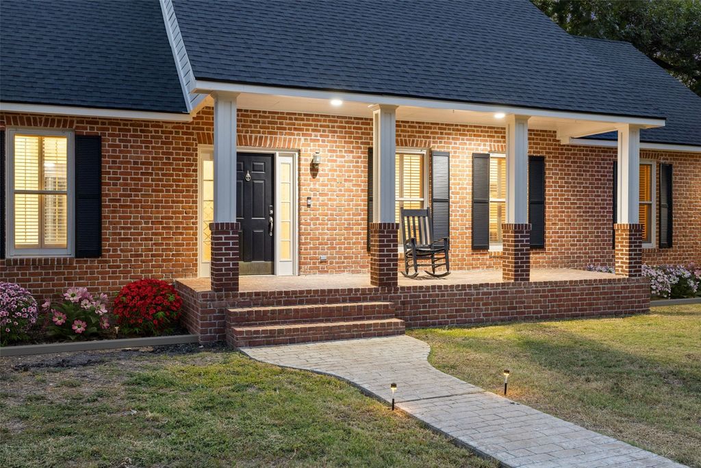1105 Victoria Street, Taylor