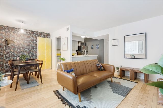 2303 E Side Drive 201, Austin
