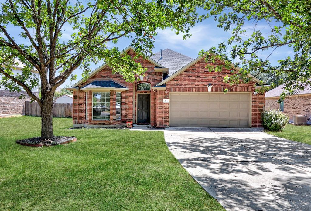 437 Hometown Parkway, Kyle