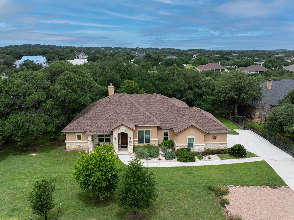 1937 Hunters Cv, New Braunfels