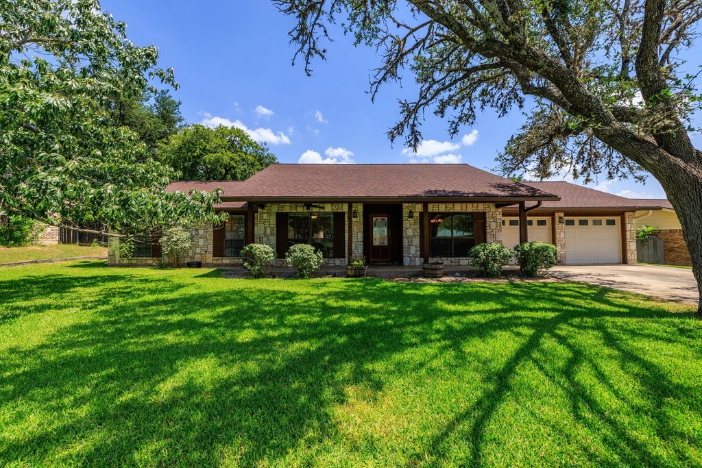 415 Meadow Ridge Drive, Kerrville