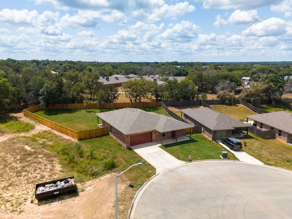 828 Elijah Lane, Lampasas