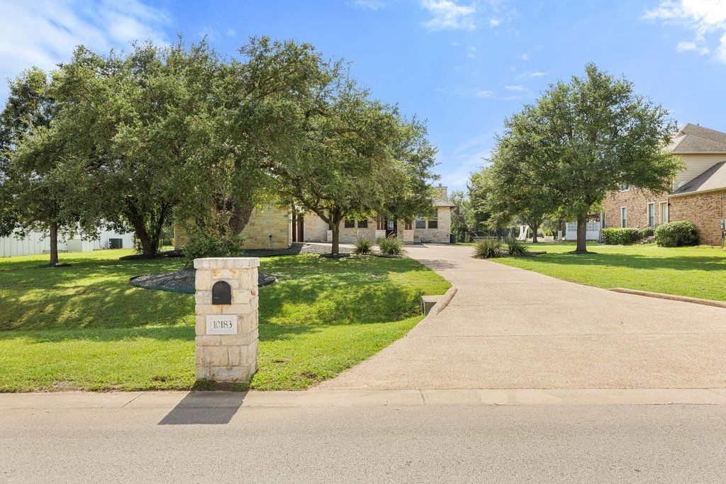 10183 Brangus Road, Driftwood