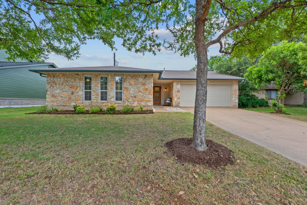 6008 Smith Oak Trail, Austin