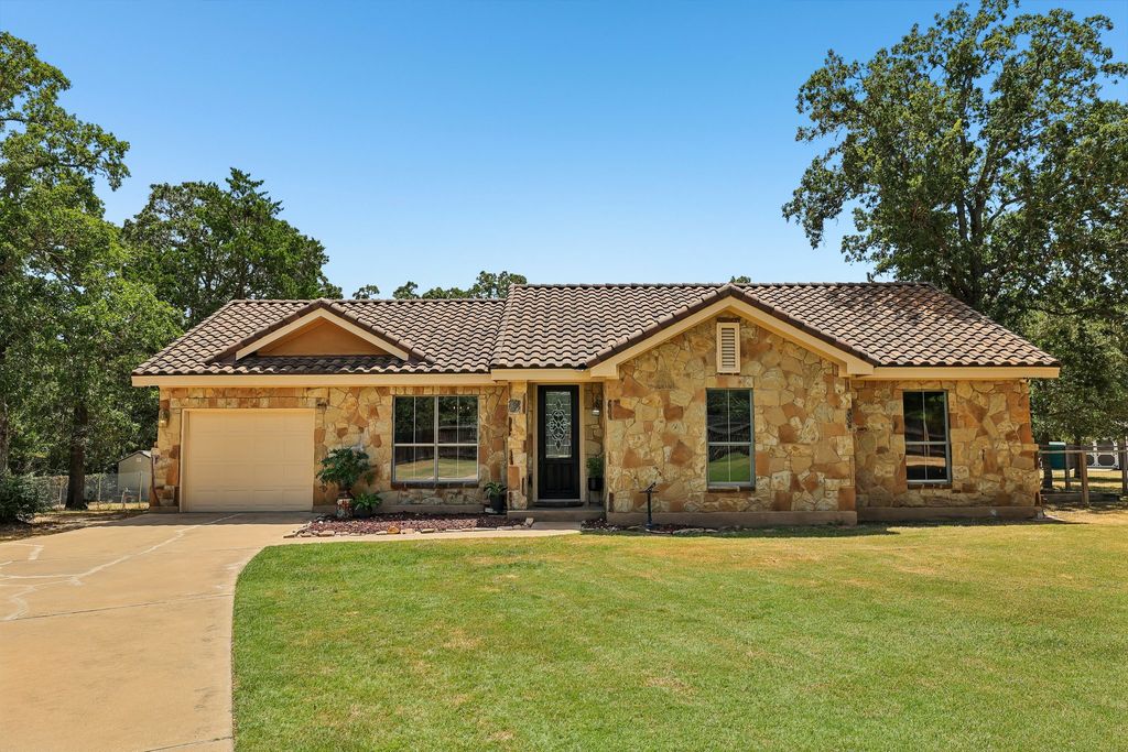 126 King Street, Bastrop