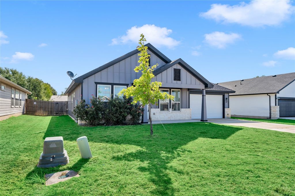 449 Dove Trail, Bertram