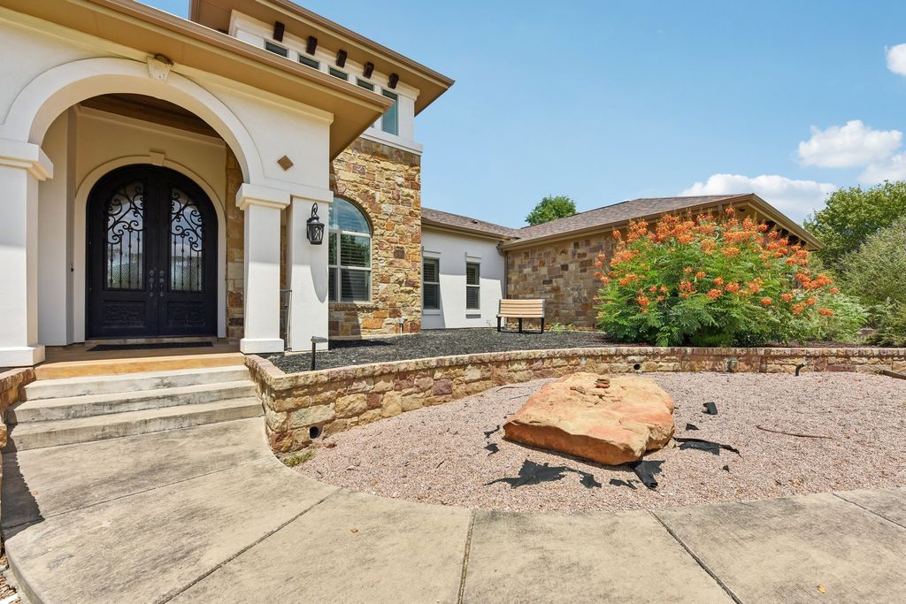 163 Powder Horn Road, Bastrop