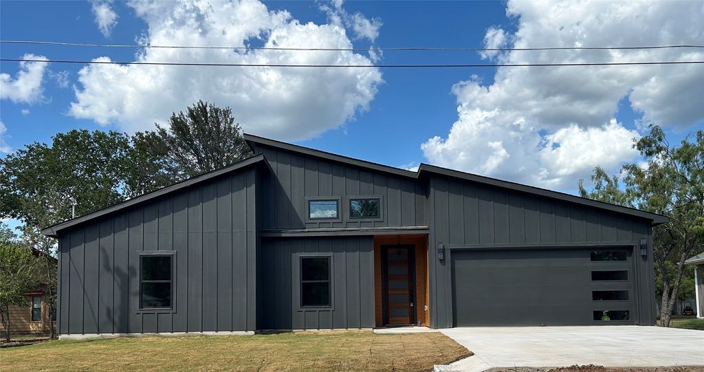 104 Waimanalo Lane, Bastrop