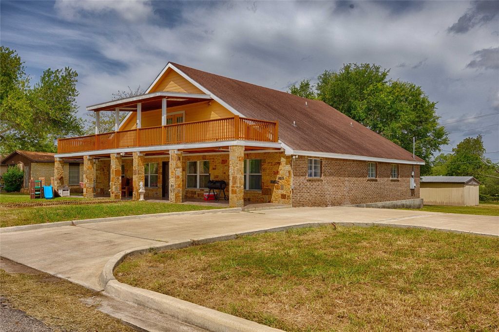 113 Thiele Drive, Yoakum