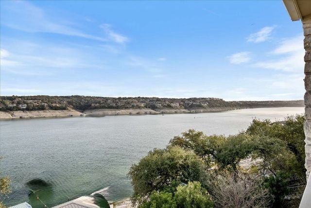 MLS #7637089 for Sale at 18231 Lakepoint Cv, on Lake Travis in the city of Lago Vista, 78645
