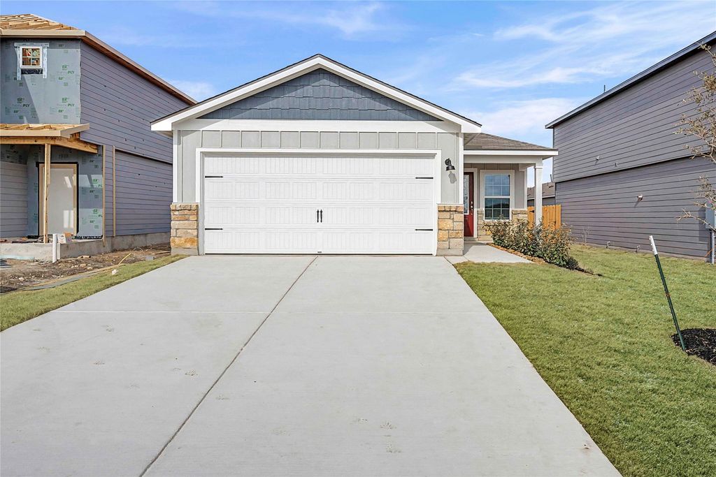386 Aplite Pass, Maxwell