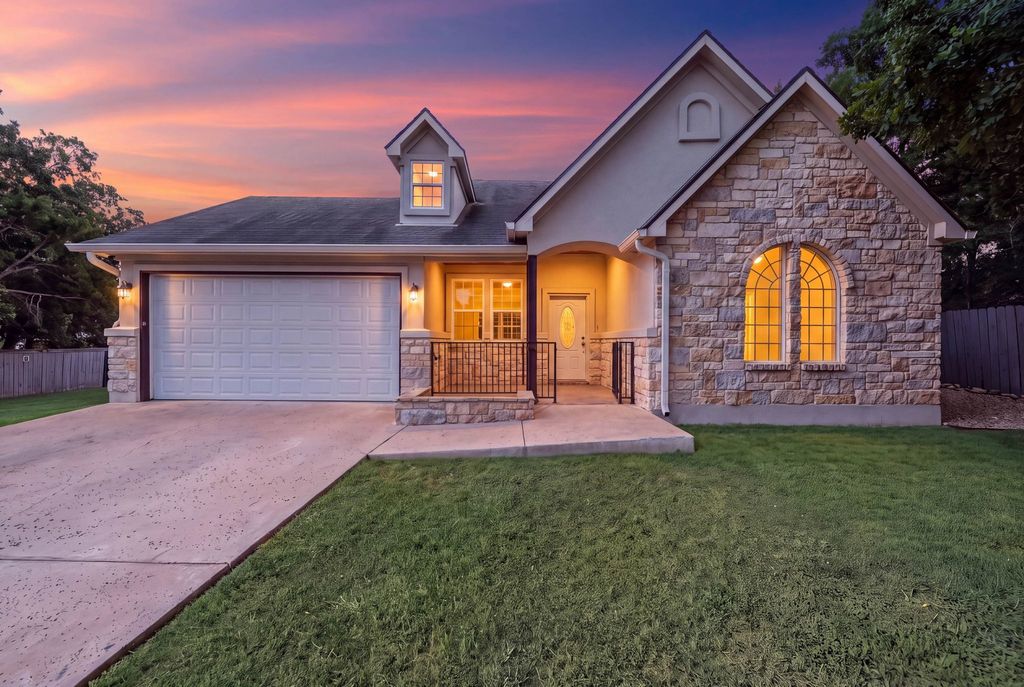 263 Indian Oak Drive, Bastrop