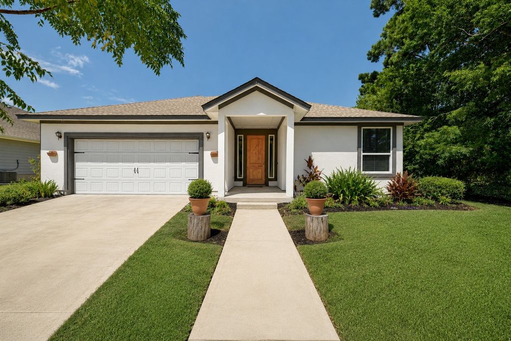 210 Tahitian Drive Drive, Bastrop