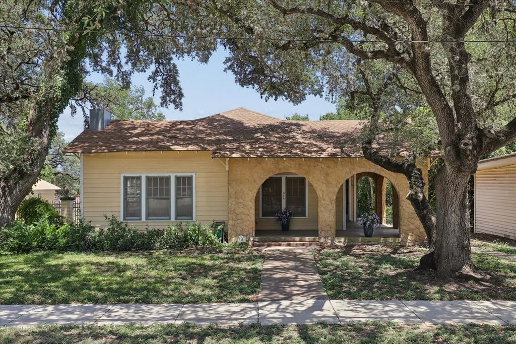 514 S Main Street, Lockhart
