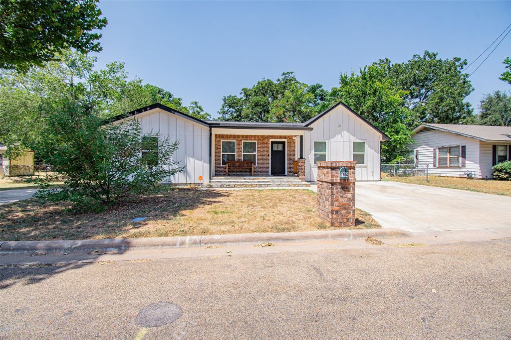 1704 N Hoover Avenue, Cameron