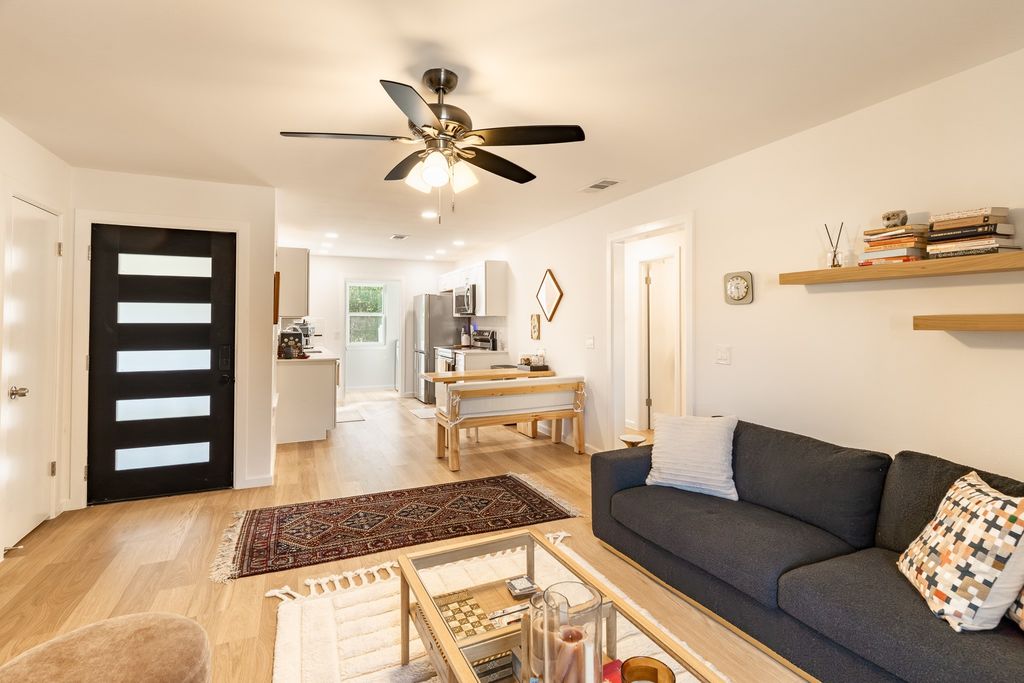 903 Romeria Drive 203, Austin
