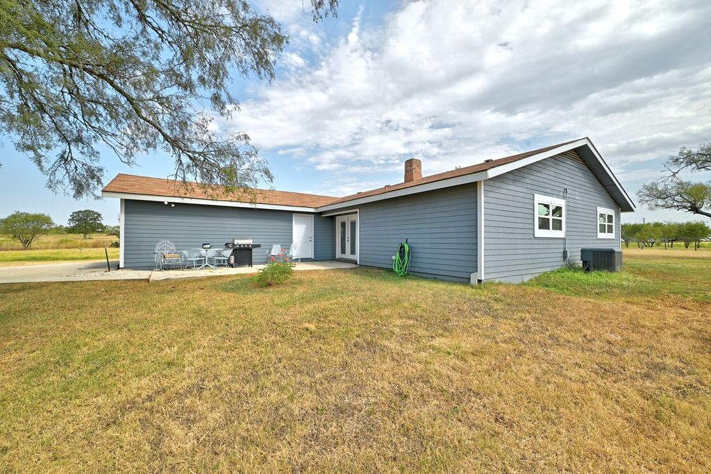311 Salt Lake Road, Luling