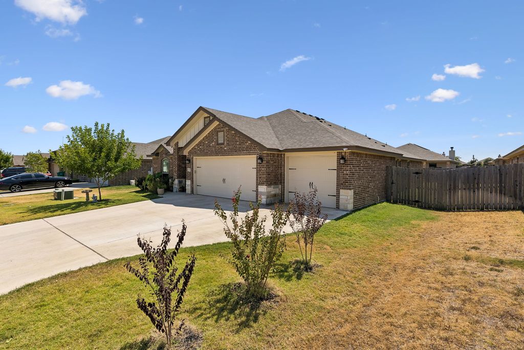 3317 James Ridge Drive, Belton