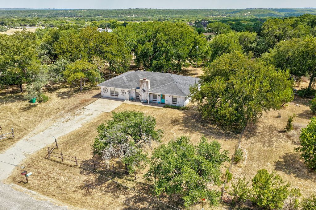 452 County Road 3081, Lampasas