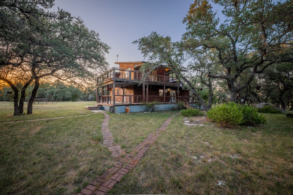 140 Mountain Loop Drive, Johnson City