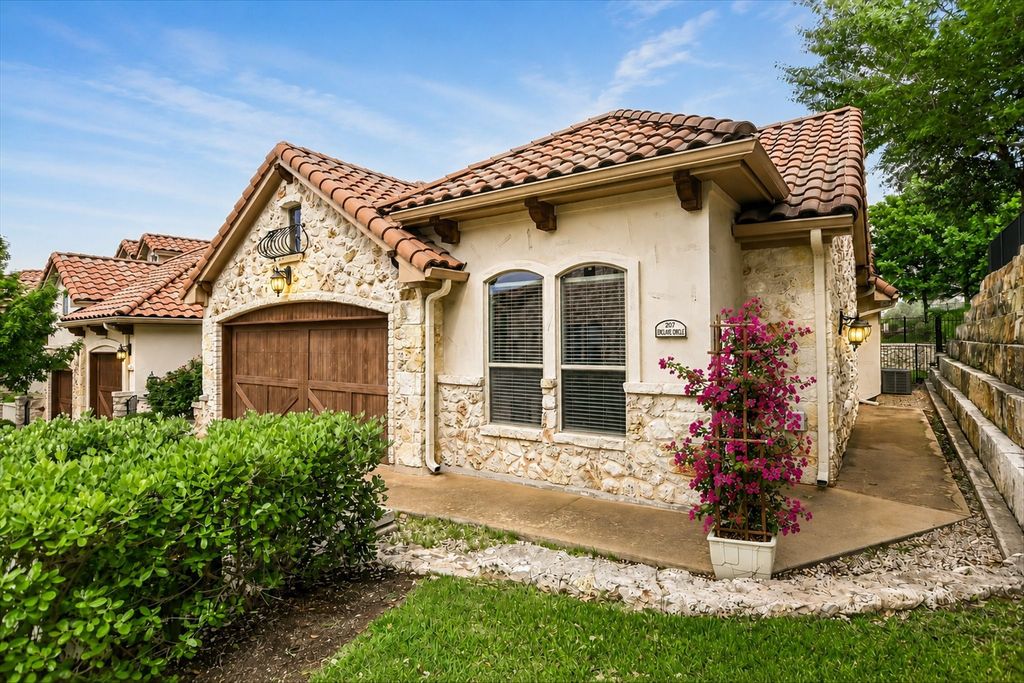 207 Enclave Circle, Horseshoe Bay