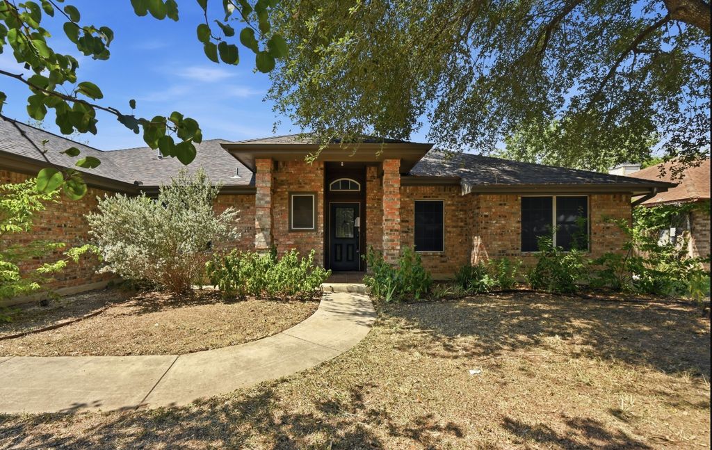 1068 Memorial Circle, New Braunfels