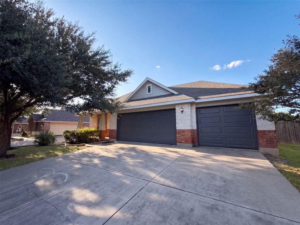 404 Timothy John Drive, Pflugerville