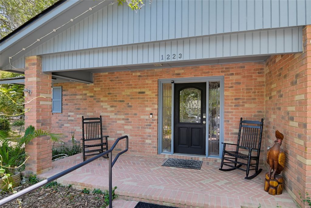 1223 Old Homestead, Seguin