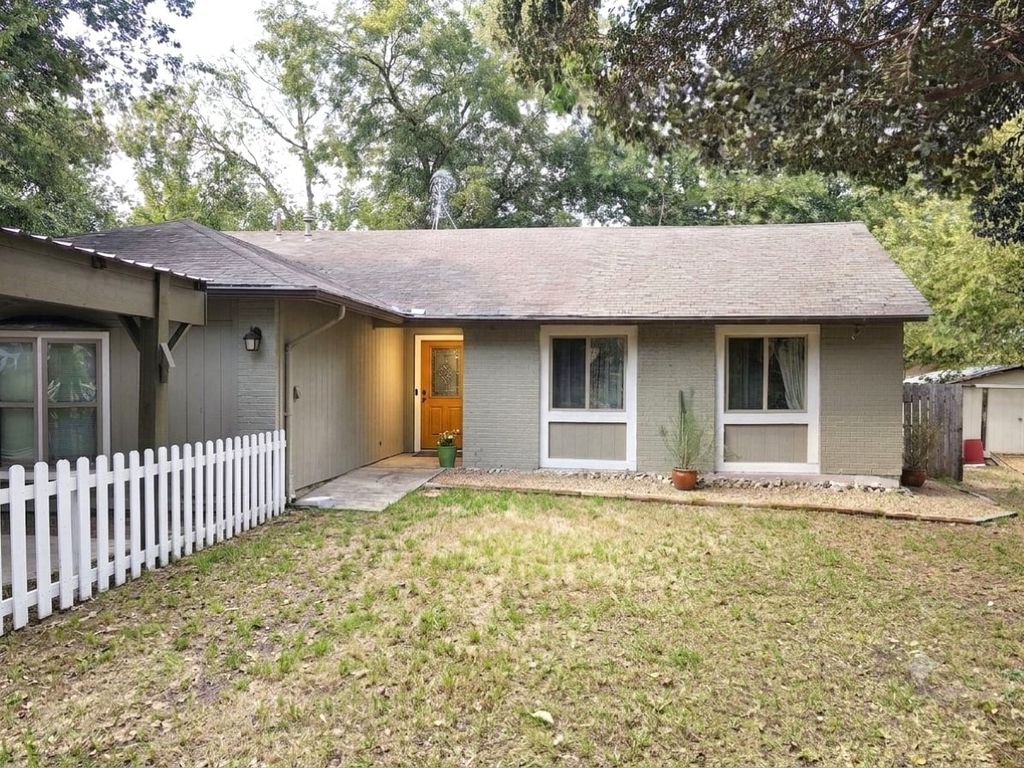2423 Village Walk, Austin