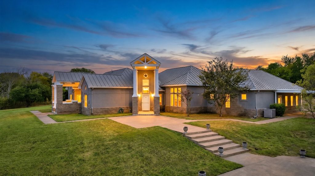 2524 S Robinson Drive, Robinson