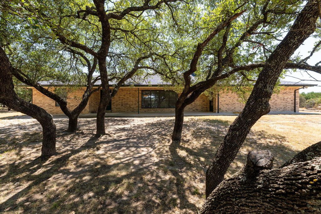 3322 County Road 1020, Lampasas