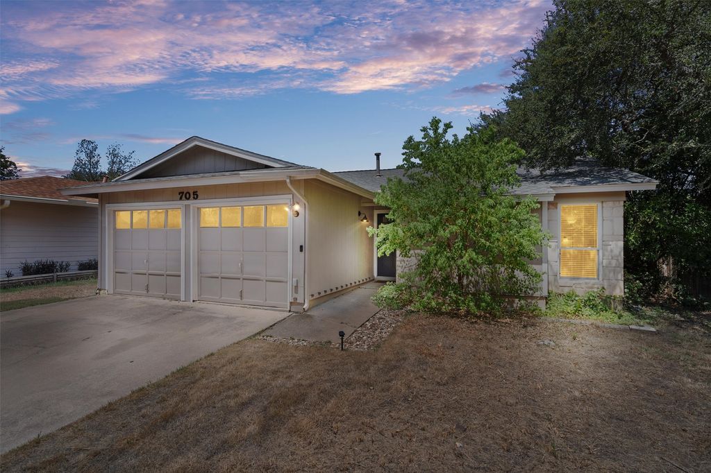 705 Chestnut Crossing, Cedar Park