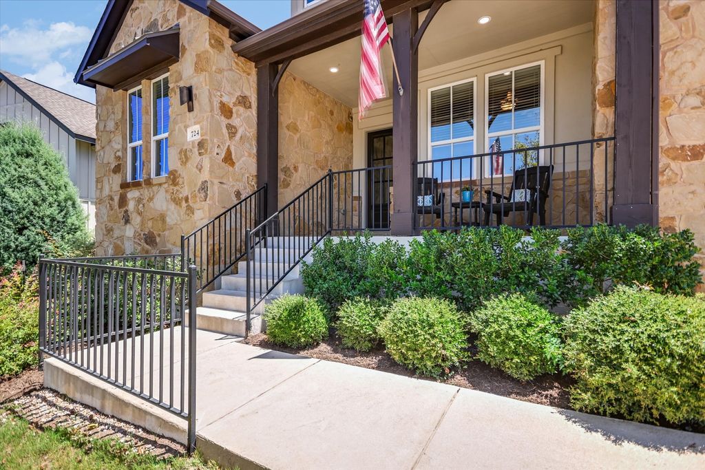 724 Dayridge Drive, Dripping Springs
