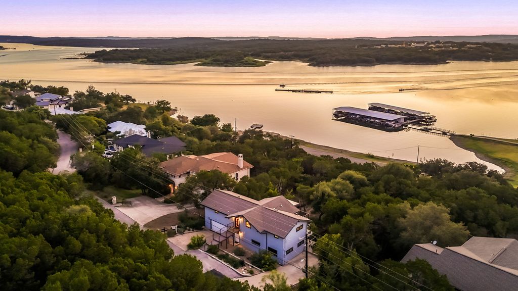 6300 Lakeshore Drive, Lago Vista