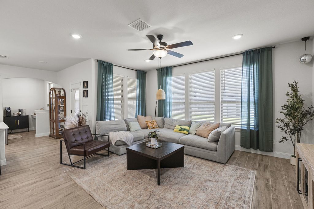 330 Purple Heart Drive, Buda