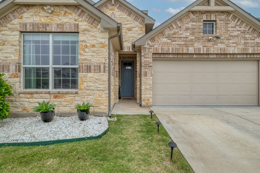 14005 Mcarthur Drive, Manor