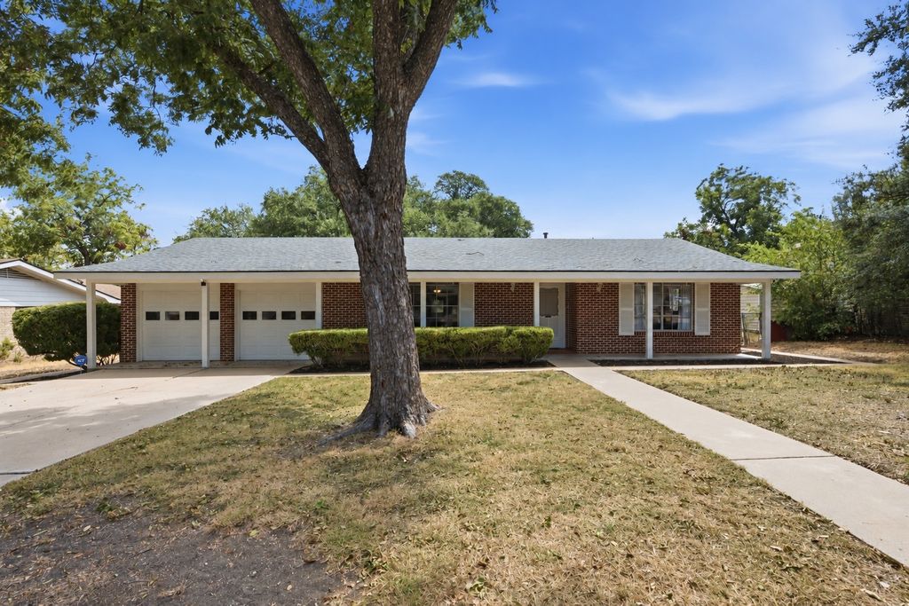 11605 N Oaks Drive, Austin