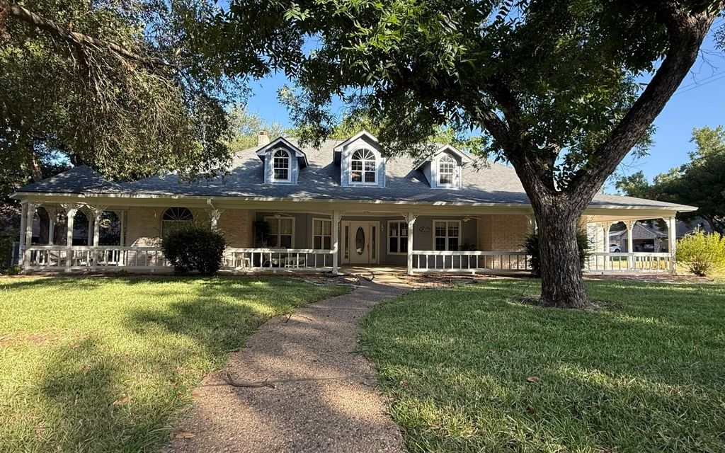 266 Quail Street, Meadowlakes