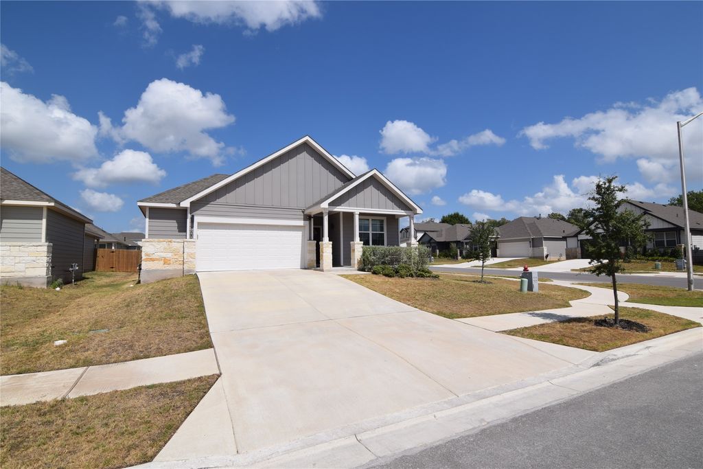 100 Corral Cove, Kyle