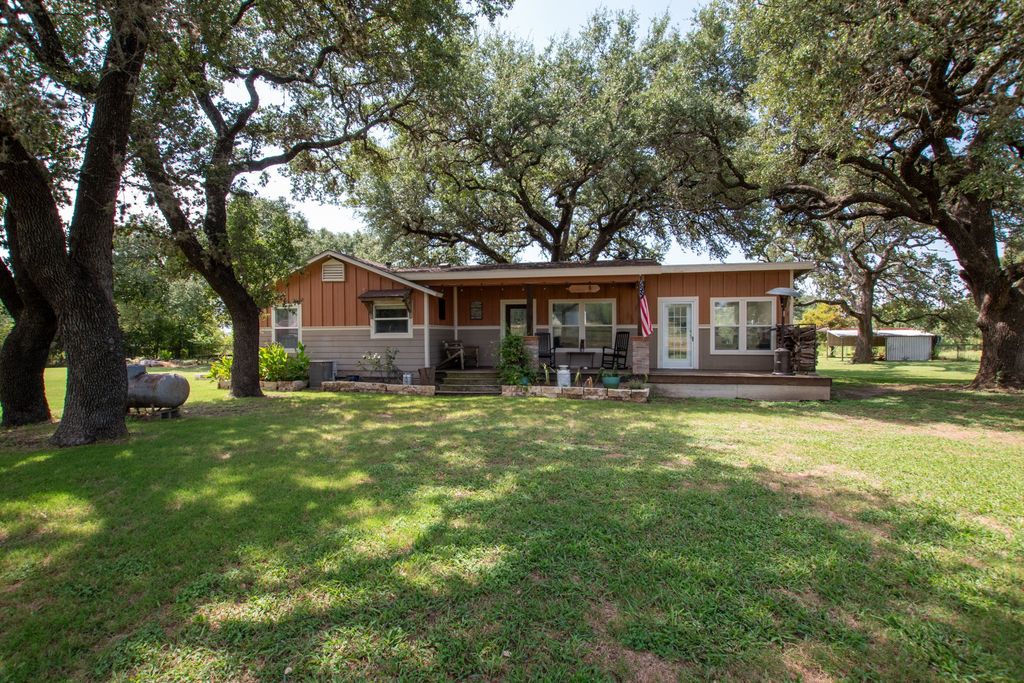510 County Road 221, Tow