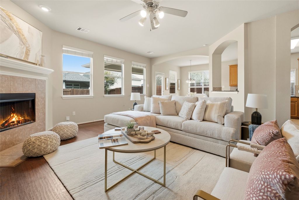 11512 Shadow Creek Drive, Manor