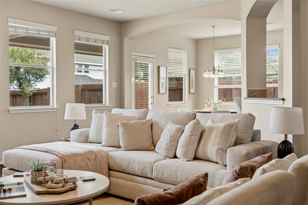 11512 Shadow Creek Drive, Manor