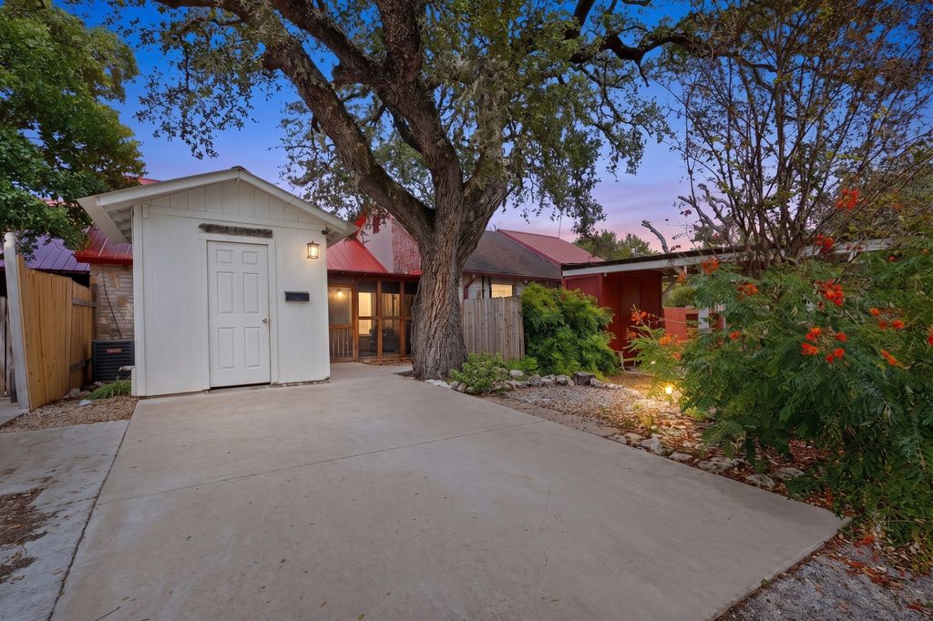 84 Shady Bluff Drive, Wimberley