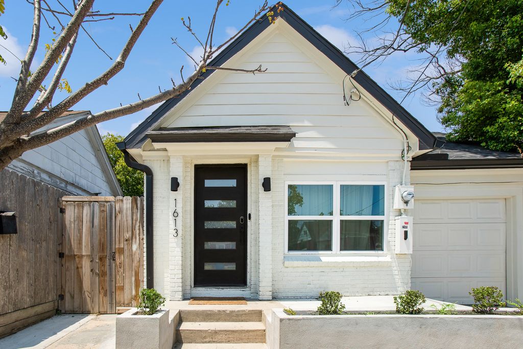 1613 N Cesar Chavez Boulevard, Houston