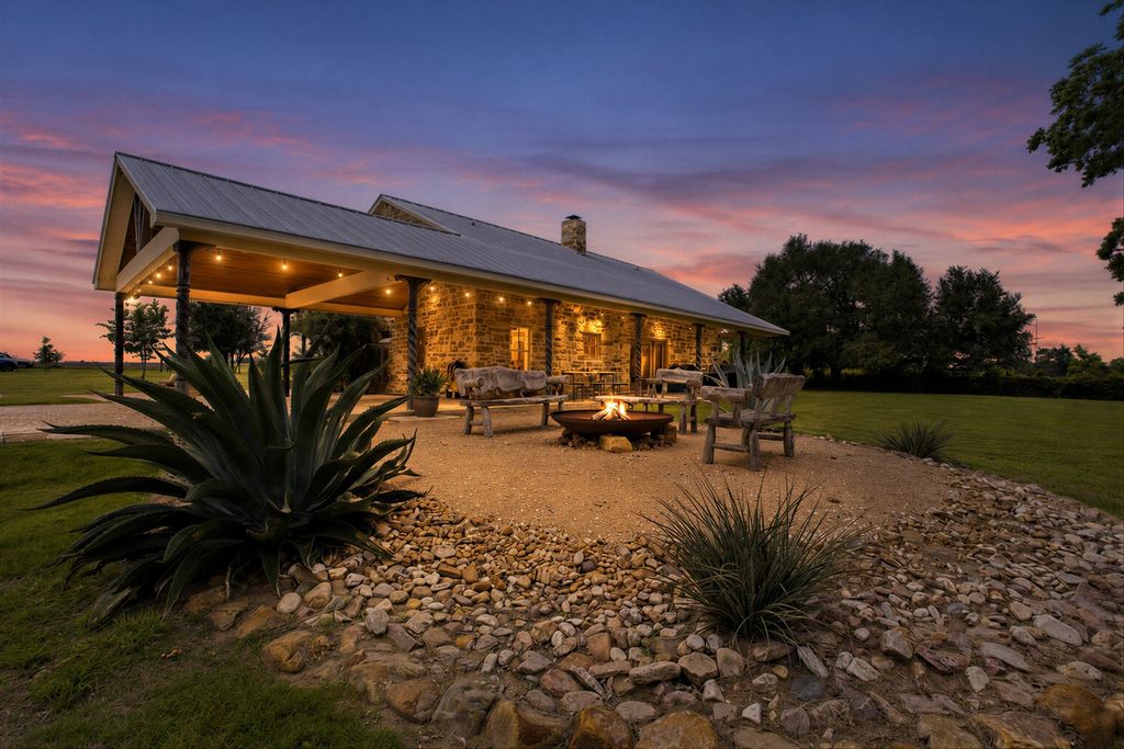 7835 Berger Rd, Schulenburg