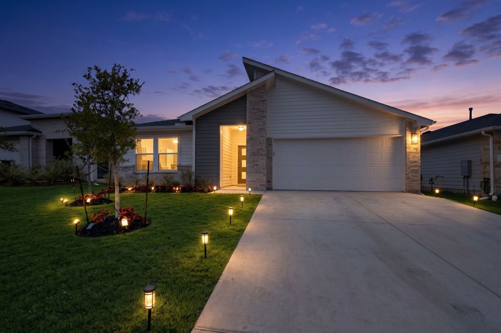 315 Gladiola Loop, Kyle